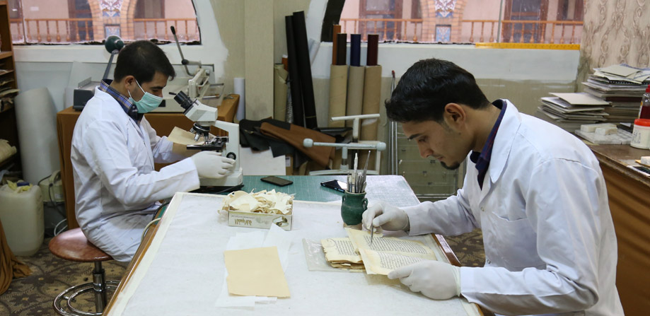 ترميم وصيانة المخطوطات في مؤسسة كاشف الغطاء العامة